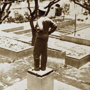 Douglas MacArthur Statue