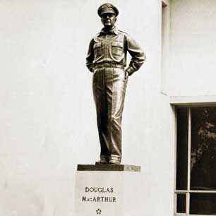 General Douglas MacArthur Statue